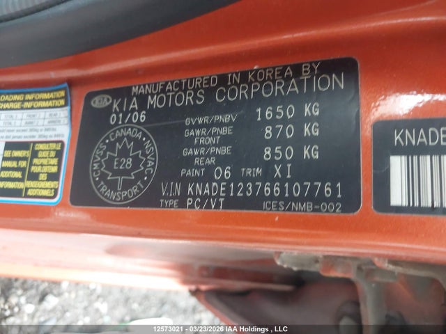 12573021 :رقم المزاد ، KNADE123766107761 vin ، 2006 Kia Rio مزاد بيع