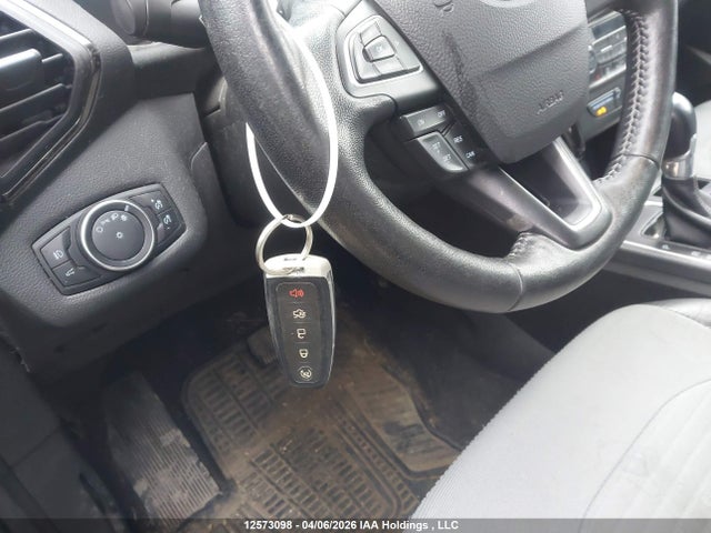 12573098 :رقم المزاد ، 1FMCU9J97HUD70056 vin ، 2017 Ford Escape Titanium مزاد بيع