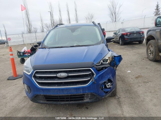 12573098 :رقم المزاد ، 1FMCU9J97HUD70056 vin ، 2017 Ford Escape Titanium مزاد بيع