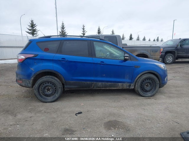 12573098 :رقم المزاد ، 1FMCU9J97HUD70056 vin ، 2017 Ford Escape Titanium مزاد بيع