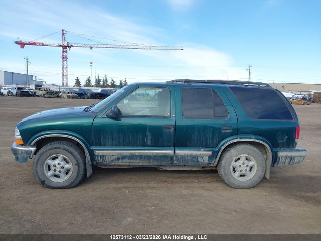 12573112 :رقم المزاد ، 1GNDT13WXW2160678 vin ، 1998 Chevrolet Blazer Ls/lt مزاد بيع