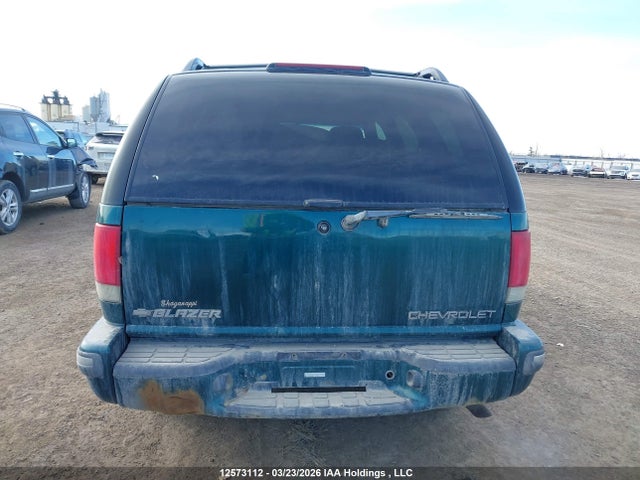 12573112 :رقم المزاد ، 1GNDT13WXW2160678 vin ، 1998 Chevrolet Blazer Ls/lt مزاد بيع