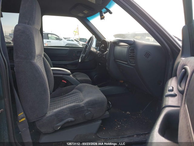 12573112 :رقم المزاد ، 1GNDT13WXW2160678 vin ، 1998 Chevrolet Blazer Ls/lt مزاد بيع