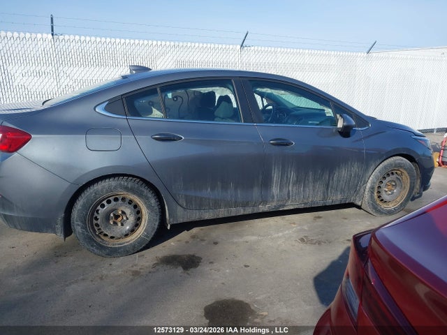 1G1BE5SM1J7134895 Chevrolet Cruze