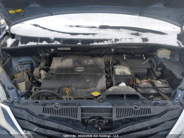5TDKK3DC2ES420291 Toyota Sienna Le V6