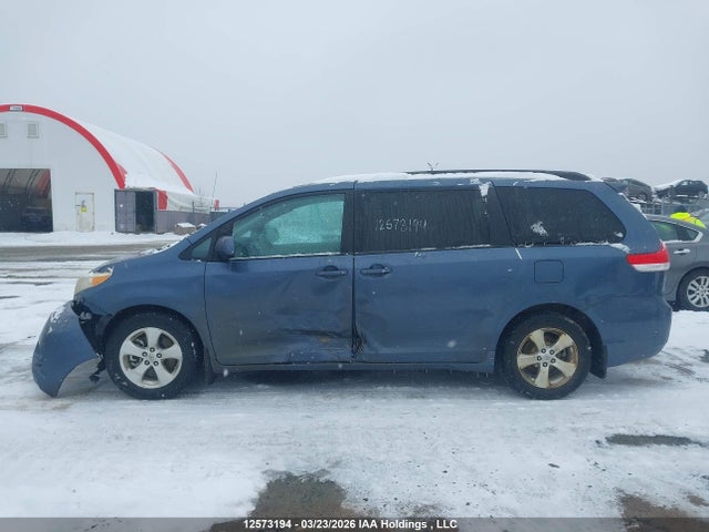 5TDKK3DC2ES420291 Toyota Sienna Le V6