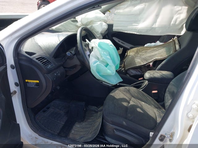 KMHCT5AE4HU323608 Hyundai ACCENT SE