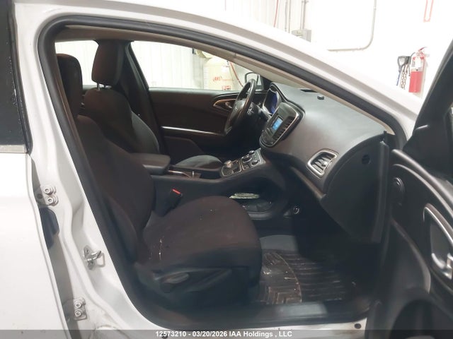 Продажа на аукционе авто 2015 Chrysler 200 Limited, vin: 1C3CCCAG5FN511348, номер лота: 12573210