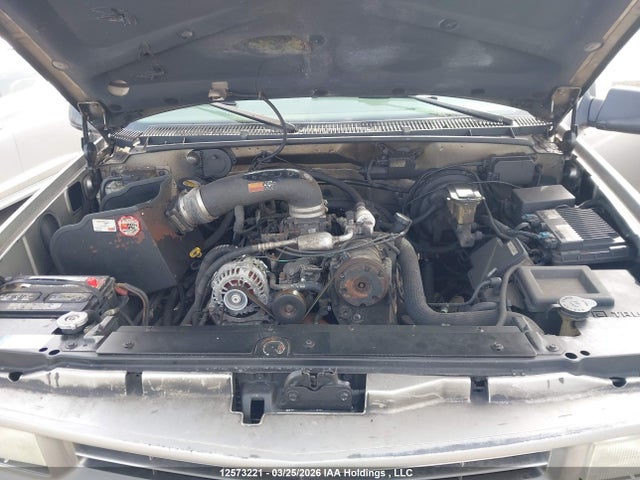 12573221 :رقم المزاد ، 3GNFK16R8XG200234 vin ، 1999 Chevrolet Suburban K1500 مزاد بيع