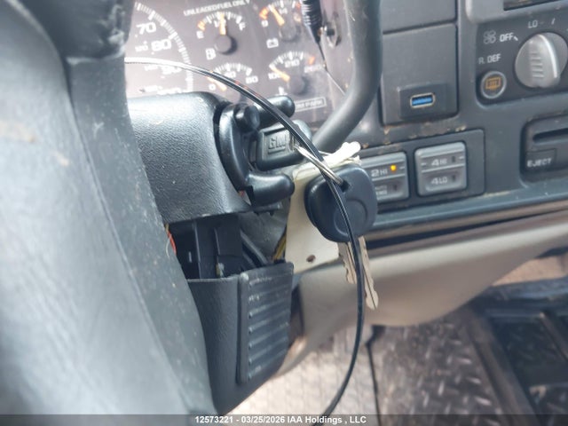 12573221 :رقم المزاد ، 3GNFK16R8XG200234 vin ، 1999 Chevrolet Suburban K1500 مزاد بيع