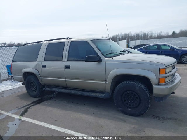 12573221 :رقم المزاد ، 3GNFK16R8XG200234 vin ، 1999 Chevrolet Suburban K1500 مزاد بيع