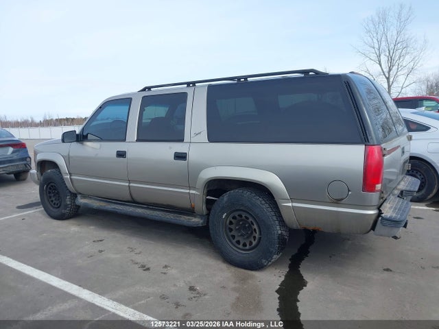 12573221 :رقم المزاد ، 3GNFK16R8XG200234 vin ، 1999 Chevrolet Suburban K1500 مزاد بيع