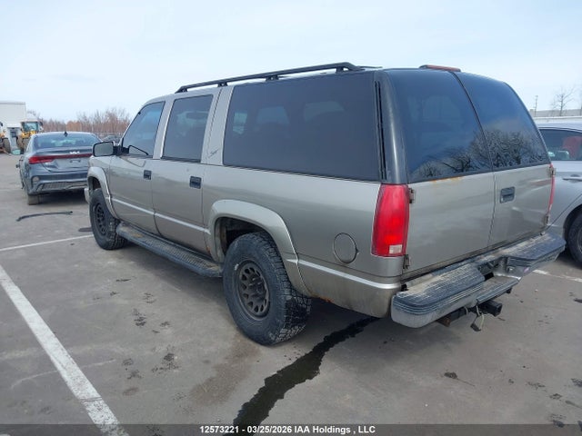 12573221 :رقم المزاد ، 3GNFK16R8XG200234 vin ، 1999 Chevrolet Suburban K1500 مزاد بيع