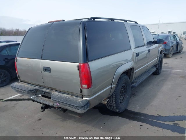 12573221 :رقم المزاد ، 3GNFK16R8XG200234 vin ، 1999 Chevrolet Suburban K1500 مزاد بيع