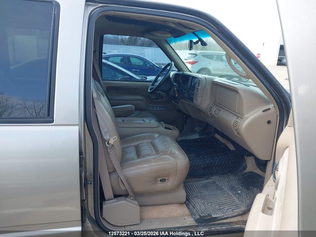 12573221 :رقم المزاد ، 3GNFK16R8XG200234 vin ، 1999 Chevrolet Suburban K1500 مزاد بيع