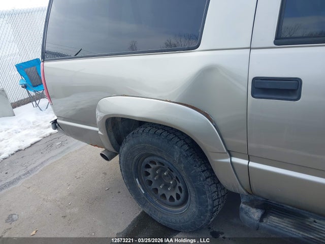 12573221 :رقم المزاد ، 3GNFK16R8XG200234 vin ، 1999 Chevrolet Suburban K1500 مزاد بيع