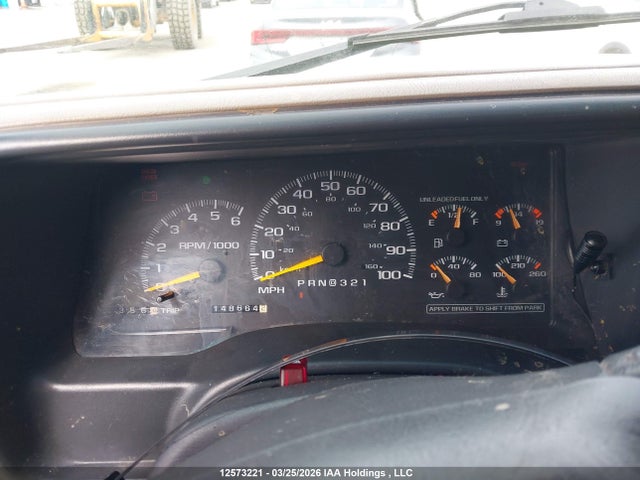 12573221 :رقم المزاد ، 3GNFK16R8XG200234 vin ، 1999 Chevrolet Suburban K1500 مزاد بيع