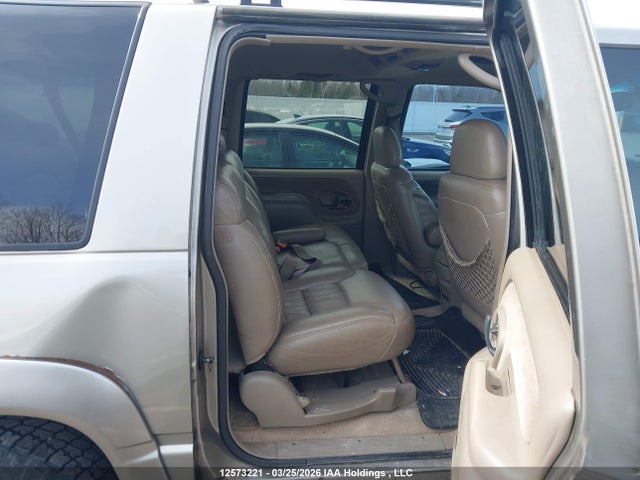 12573221 :رقم المزاد ، 3GNFK16R8XG200234 vin ، 1999 Chevrolet Suburban K1500 مزاد بيع