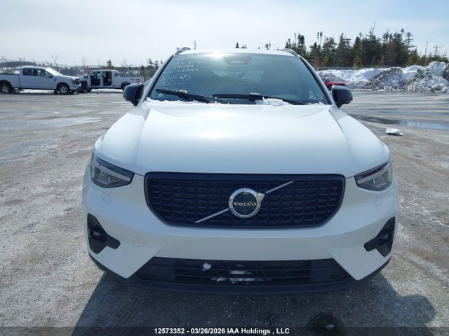 YV4L12UCXS2516042 Volvo Xc40 B5 Plus Dark Theme