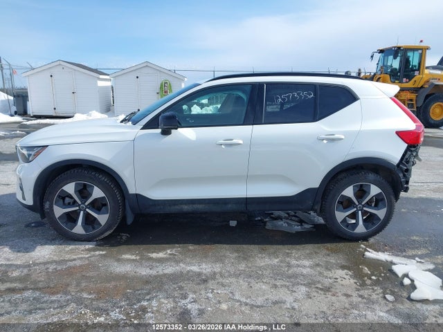 YV4L12UCXS2516042 Volvo Xc40 B5 Plus Dark Theme