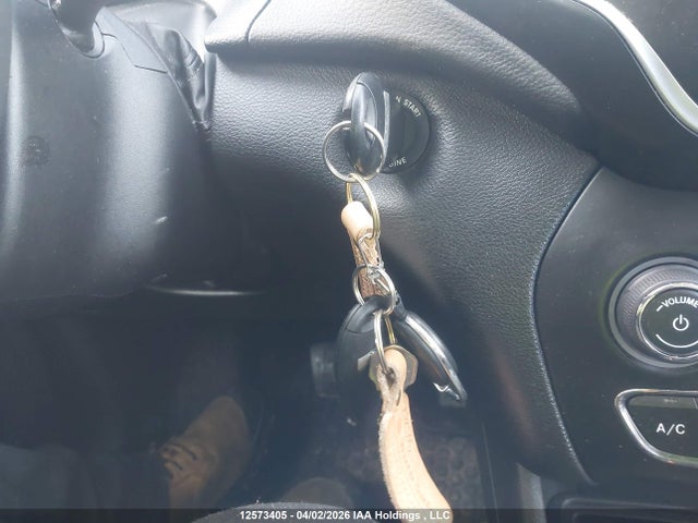 12573405 :رقم المزاد ، 1C4PJMAX1KD432896 vin ، 2019 Jeep Cherokee Sport مزاد بيع