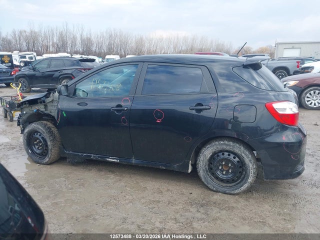 12573488 :رقم المزاد ، 2T1ME4EE7BC006451 vin ، 2011 Toyota Matrix Xrs مزاد بيع