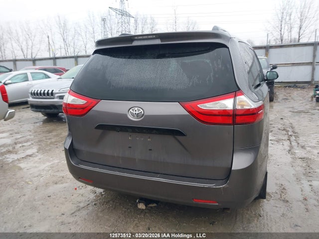 5TDZK3DC9FS628572 Toyota Sienna