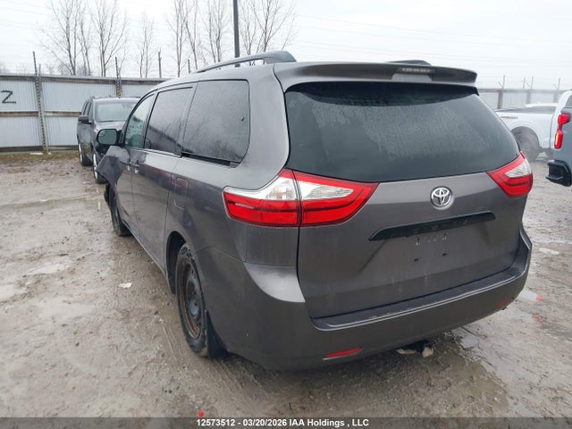 5TDZK3DC9FS628572 Toyota Sienna
