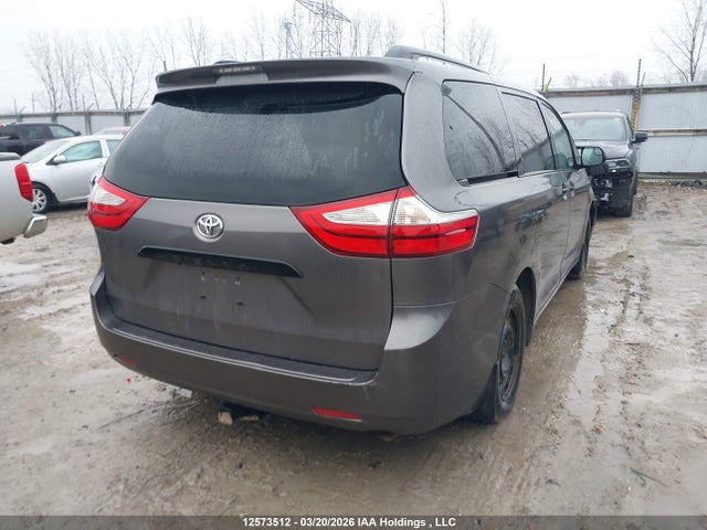 5TDZK3DC9FS628572 Toyota Sienna