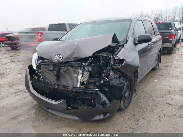 5TDZK3DC9FS628572 Toyota Sienna