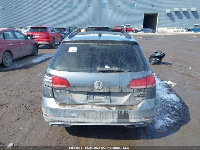 3VW117AU0JM765815 Volkswagen Golf Sportwagen S