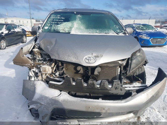 5TDXK3DCXFS564727 Toyota Sienna Se 8 Passenger