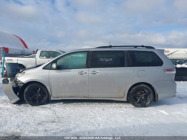 5TDXK3DCXFS564727 Toyota Sienna Se 8 Passenger