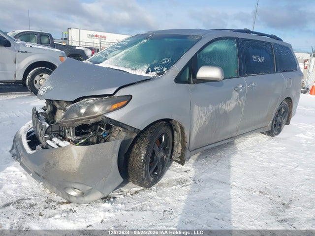 5TDXK3DCXFS564727 Toyota Sienna Se 8 Passenger