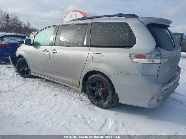 5TDXK3DCXFS564727 Toyota Sienna Se 8 Passenger