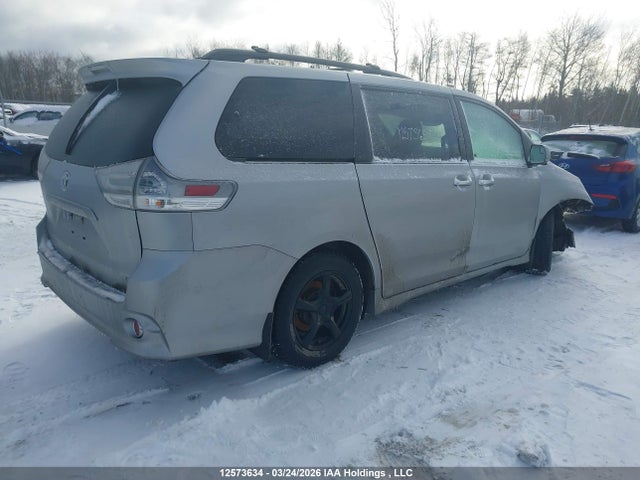 5TDXK3DCXFS564727 Toyota Sienna Se 8 Passenger