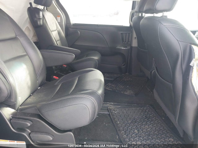 5TDXK3DCXFS564727 Toyota Sienna Se 8 Passenger