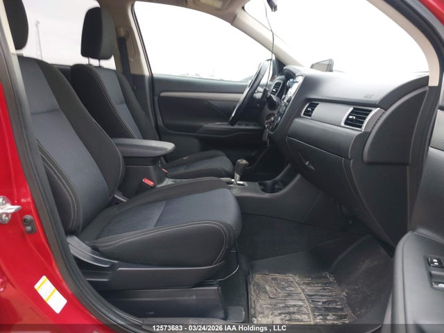 12573683 :رقم المزاد ، JA4AZ2A38GZ600263 vin ، 2016 Mitsubishi Outlander Es مزاد بيع