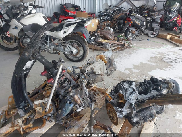 12573690 :رقم المزاد ، JYE8FV0035A002352 vin ، 2005 Yamaha Fzr600 مزاد بيع