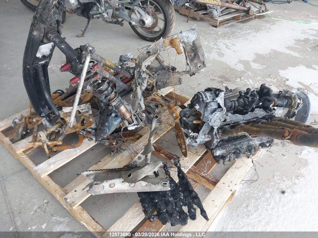 12573690 :رقم المزاد ، JYE8FV0035A002352 vin ، 2005 Yamaha Fzr600 مزاد بيع