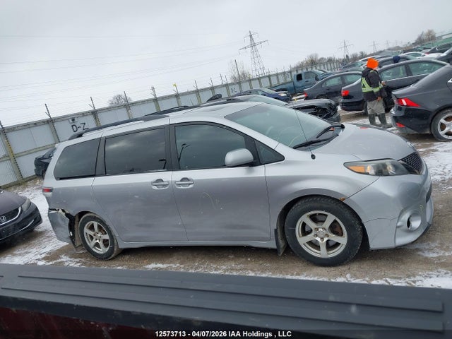 2011 Toyota Sienna Se 8 Passenger მანქანა იყიდება აუქციონზე, vin: 5TDXK3DC2BS037078, აუქციონის ნომერი: 12573713