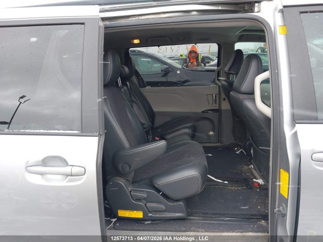 2011 Toyota Sienna Se 8 Passenger მანქანა იყიდება აუქციონზე, vin: 5TDXK3DC2BS037078, აუქციონის ნომერი: 12573713