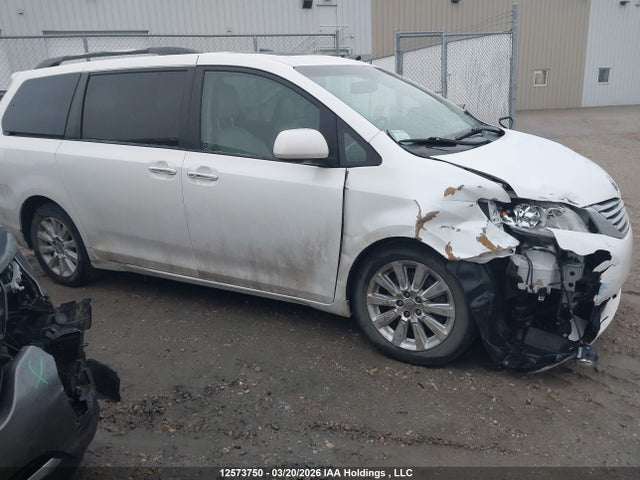 12573750 :رقم المزاد ، 5TDDK3DC8BS022958 vin ، 2011 Toyota Sienna Xle/limited مزاد بيع