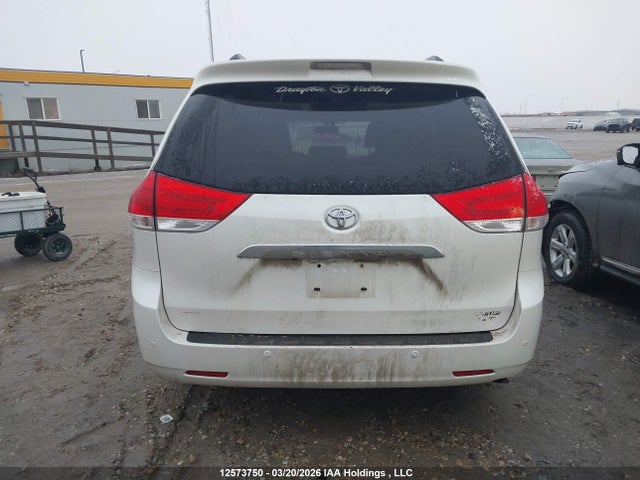 12573750 :رقم المزاد ، 5TDDK3DC8BS022958 vin ، 2011 Toyota Sienna Xle/limited مزاد بيع