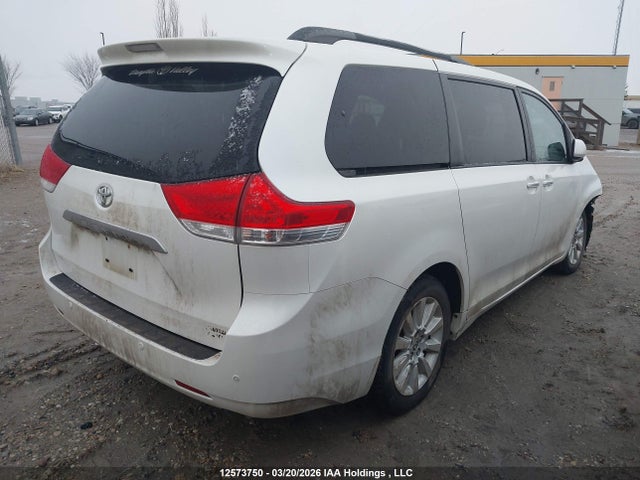 12573750 :رقم المزاد ، 5TDDK3DC8BS022958 vin ، 2011 Toyota Sienna Xle/limited مزاد بيع