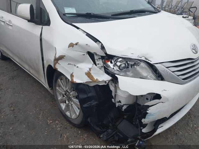 12573750 :رقم المزاد ، 5TDDK3DC8BS022958 vin ، 2011 Toyota Sienna Xle/limited مزاد بيع
