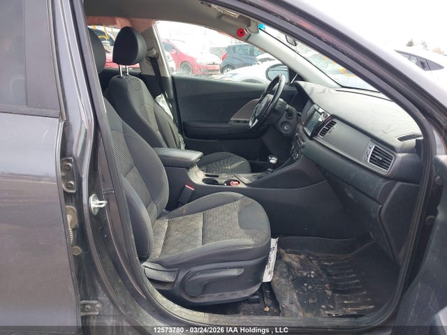 KNDCB3LC8H5105222 KIA Niro