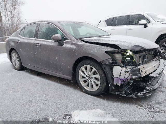 12573790 :رقم المزاد ، 4T1G11AK3NU059296 vin ، 2022 Toyota Camry Se مزاد بيع