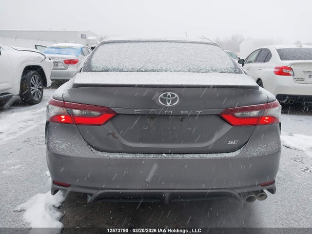 12573790 :رقم المزاد ، 4T1G11AK3NU059296 vin ، 2022 Toyota Camry Se مزاد بيع