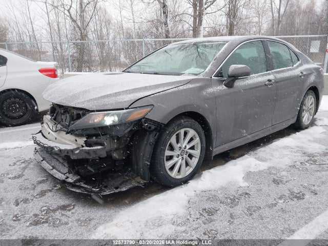 12573790 :رقم المزاد ، 4T1G11AK3NU059296 vin ، 2022 Toyota Camry Se مزاد بيع
